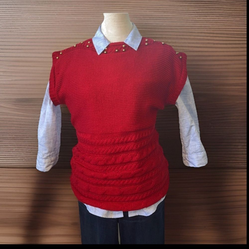 Attyre NY Women's Sweater Knit Vest Tunic Red w/Gold Beads Around Neck Medium